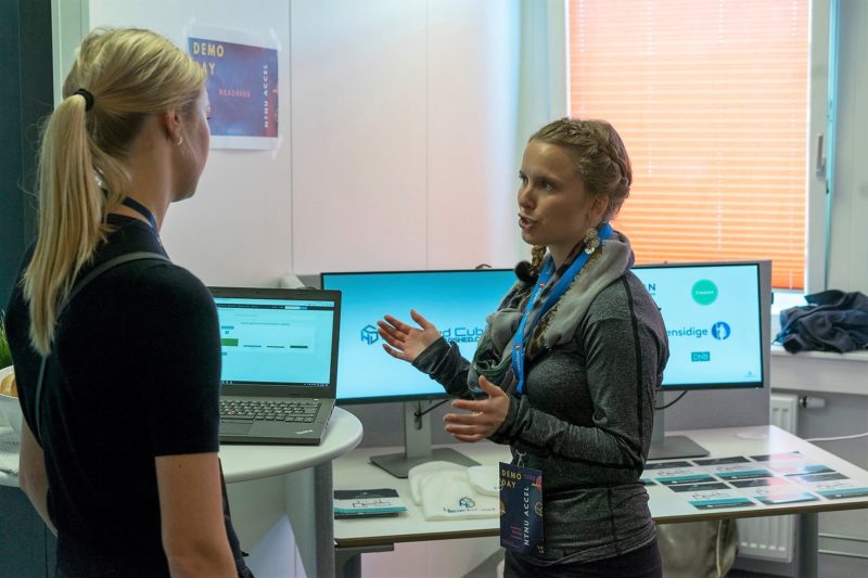 Lene representerer Headshed på NTNU Accel's Demo Day